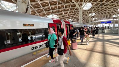 400 Ribu Tiket Kereta Whoosh Terjual Di Momen Liburan