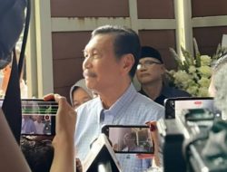 Menko Luhut Ngaku Tak Tahu Isu Soal Reshuffle Kabinet