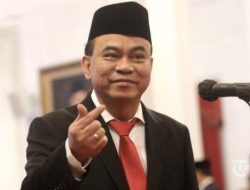 Jokowi Anugerahi Menkominfo Budi Arie Setiadi Bintang Mahaputera Pratama