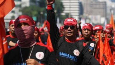 Minta Tidak Menganulir Putusan MK soal Pilkada Ribuan Buruh Kepung DPR, Pengamat: Jokowi Bisa Dimakzulkan