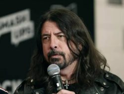 Selingkuh dan Punya Anak di Luar Nikah, Dave Grohl Minta Maaf ke Istri