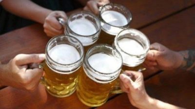 Peminum Alkohol Memiliki Kemungkinan Kecil Mengalami Gejala Keracunan Makanan?
