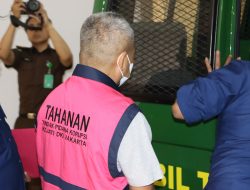 Kejati Jakarta Bui 3 Tersangka Korupsi Pengelolaan Keuangan PT Indofarma Tbk