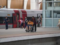 Wujudkan Stasiun Ramah Disabilitas, Whoosh Layani Lebih Dari 10.000 Penumpang Prioritas