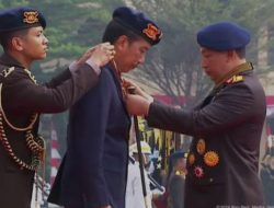 Presiden Jokowi Dianugerahi Medali Kehormatan Loka Praja Samrakshana