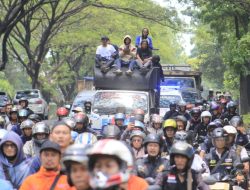 Buruh di Bekasi dan Karawang Gelar Aksi: Tuntut Kenaikan Upah dan Cabut UU Cipta Kerja