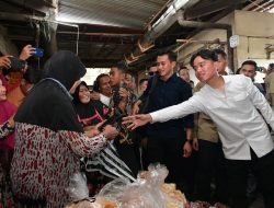 Gibran Langsung Blusukan Pasar Gotong Royong Usai Retreat Kabinet Magelang
