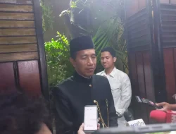 Jokowi Diundang Rapat RT hingga Arisan Bapak-bapak