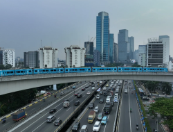 Cari Sumber Cuan Baru, LRT Jabodebek Buka Peluang Kerja Sama Branding di Kereta dan Stasiun