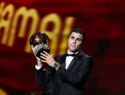 Rodri Raih Trofi Ballon dOr 2024, Kalahkan Duo Vinicius Jr dan Jude Bellingham