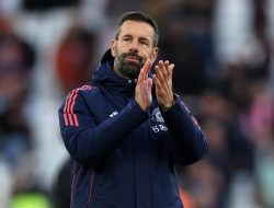 Carabao Cup: Debut Mengesankan Van Nistelrooy, Tersingkirnya Man City dan Chelsea