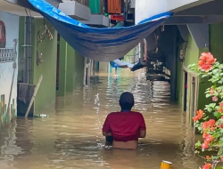 Banjir Jakarta Rendam 60 RT, Ketinggian Air di Kampung Melayu Capai 2,5 Meter