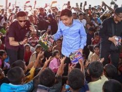 Wapres Gibran Kunjungi Posko Pengungsi Korban Erupsi Gunung Lewotobi Laki-laki