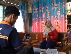 Pastikan Bantuan Sampai secara Akurat, Pos Indonesia Salurkan Bansos Atensi Yapi Door to Door