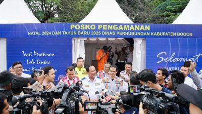 Wamenhub Pantau Jalur Lalu Lintas Menuju Puncak di Pos Gadog, Bogor