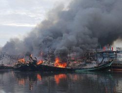 Kebakaran Hebat di Pelabuhan Pelindo Tegal, Belasan Kapal Hangus