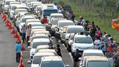Terjebak Macet? Ini 6 Cara Mengatasi Rasa Bosan saat Diperjalanan Liburan Akhir Tahun