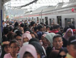 H-2 Natal, Penjualan Tiket KA Nataru Tembus 2 Juta