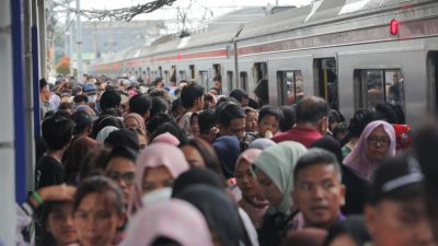 H-2 Natal, Penjualan Tiket KA Nataru Tembus 2 Juta