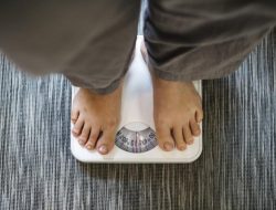 Mana yang Lebih Baik Turunkan Berat Badan? Berjalan Kaki atau Naik Tangga