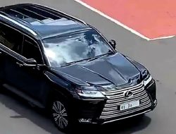 Dibantah Budi Arie, Meutya Hafid dan Nusron Wahid, Masih Misteri Siapa yang Pakai Mobil RI 36