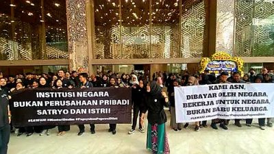 Menteri Satryo Didemo Anak Buahnya, Ini Pangkal Perkara Aksi Senin Hitam ASN Kemendikti Saintek
