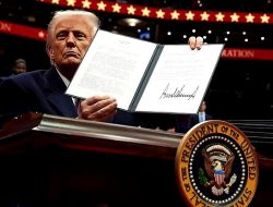 Sehari Resmi Menjabat POTUS, Trump Langsung Menggebrak: Kebiri 80 Kebijakan Era Biden!