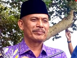 Punya Pengawal, Dijuluki Kades Rasa Presiden: Arsin Viral Usai “Bela” Pagar Laut Tangerang