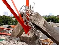 Polisi Selidiki Penyebab Ambruknya Tower di Bekasi