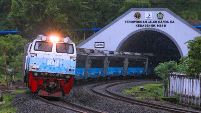 Video Kereta Api Tertahan di Terowongan Garahan Viral, Begini Penjelasan KAI