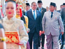 Penyambutan Adat hingga Jamuan Teh Warnai Pertemuan Hangat Presiden Prabowo dan PM Anwar