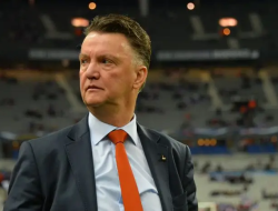 Bantah Gantikan Shin Tae-yong, Louis van Gaal: Itu Tidak akan Terjadi