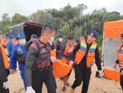 Truk Tercebur ke Sungai Segati Pelalawan: 14 Orang Tewas, 8 Diantaranya Anak-anak, 1 Masih Hilang