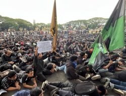 Demo Indonesia Gelap di Malang: Pendidikan Mestinya Jadi Prioritas Utama, Bukan MBG!
