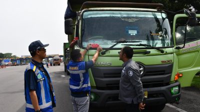 Jasa Marga menggelar operasi truk ODOL. (Foto : Dok. Jasa Marga)