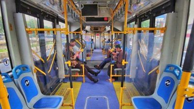 Transjakarta Izinkan Penumpang Buka Puasa, Begini Aturannya