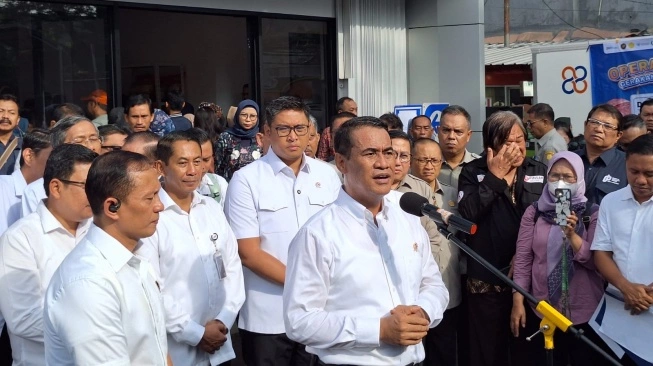 Pemerintah bekerja sama dengan BUMN menggelar operasi pasar pangan murah di kantor pos. (Foto : Istimewa)
