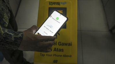 KAI Commuter Siapkan QRIS Tap untuk KRL September 2025