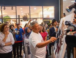 Art Policing, Kalemdiklat Polri Kolaborasi dengan Seniman I Putu Bonus Menggelar live Painting