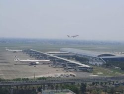 Kebakaran Sekitar Bandara Soetta, 47 Penerbangan Alami Holding