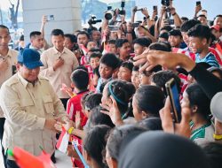 Momen Kedekatan Presiden Prabowo dan Anak-Anak di Sidoarjo, Wujud Harapan bagi Generasi Muda