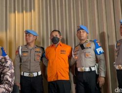 Resmi Jadi Tersangka, Begini Penampakan Mantan Kapolres Ngada Kenakan Baju Tahanan