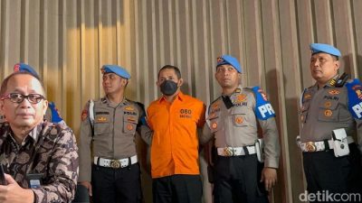 Resmi Jadi Tersangka, Begini Penampakan Mantan Kapolres Ngada Kenakan Baju Tahanan
