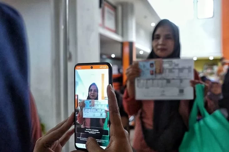 Kantor Pos KCU Bogor menyalurkan bansos bansos Program Sembako dan PKH. Pada triwulan pertama 2025 ini, PosIND menyalurkan bantuan tunai ini dengan alokasi untuk 32.743 KPM di seluruh wilayah Bogor.