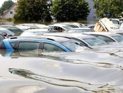 Lakukan Penanganan Berikut Ini Jika Mobil Anda Terendam Banjir