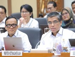 Dinilai Gagal Lindungi Buruh dari PHK Massal, Yassierli dan Noel Diminta Mundur dari Menaker