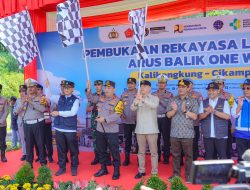 Arus Balik Lebaran 2025, Kapolri Lepas Flag Off One Way Nasional di KM 414 Sampai KM 70