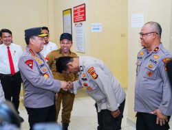 Apresiasi Personel Pendiri Pesantren Gratis, Kapolri “Perwirakan” Aiptu Jimmi