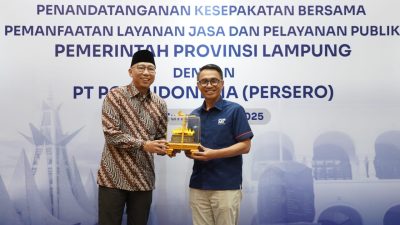 Penandatanganan nota kesepahaman (MoU) yang dilakukan langsung oleh Gubernur Lampung Rahmat dan Direktur Utama PT Pos Indonesia