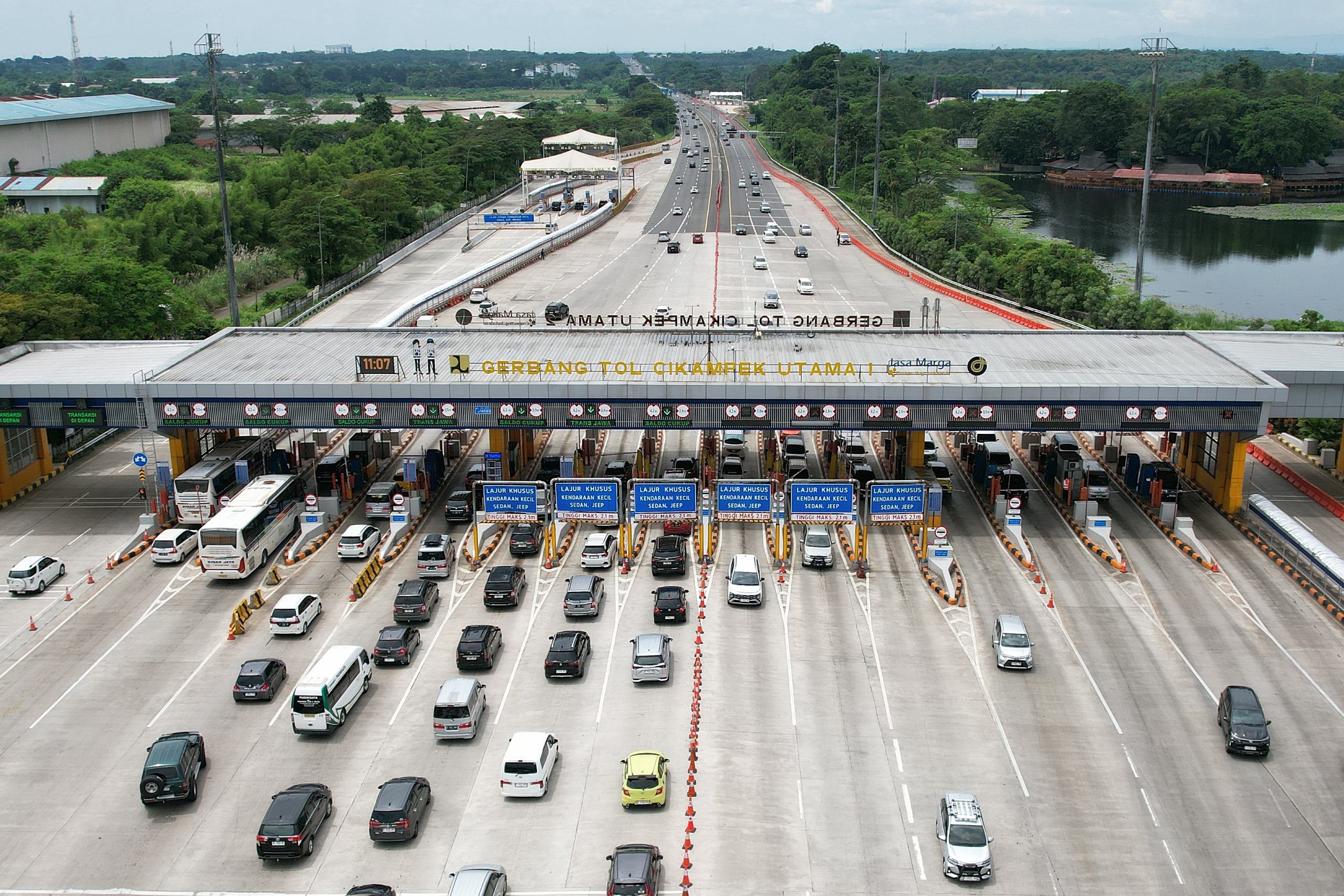 Gerbang Tol Cikampek Utama. (Foto : Dok. Jasa Marga)